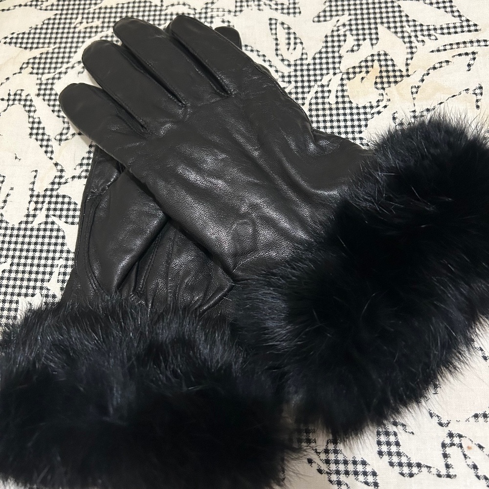 Black Leather Ladies' Gloves w/Genuine Fur Cuffs, Thermal Lining, Exc. Used Cond